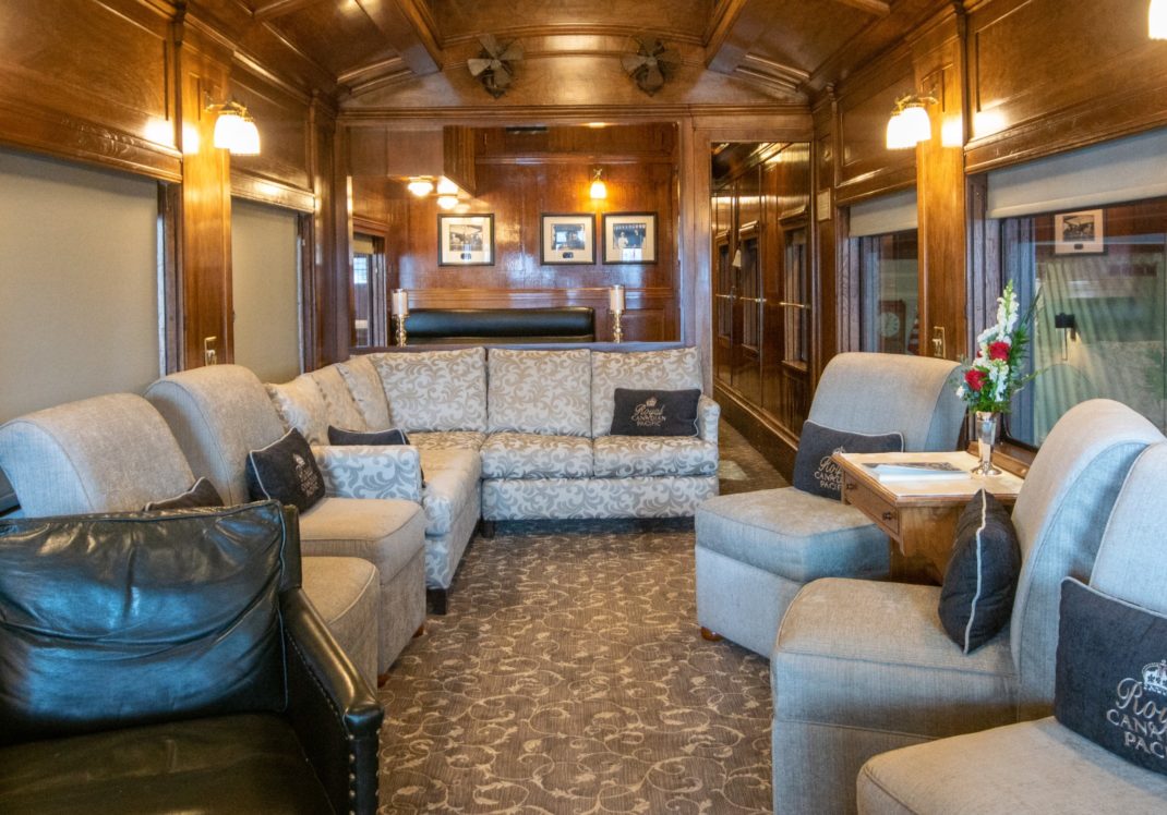 A lounging area with couches in a train car